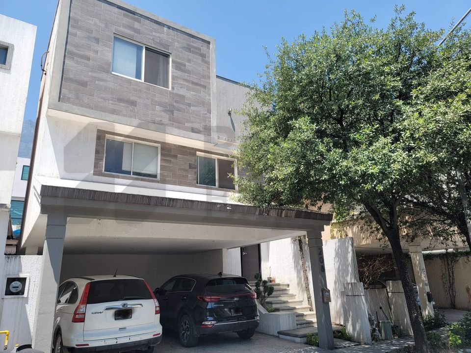 Casa en Renta en Bosques de las Cumbres
