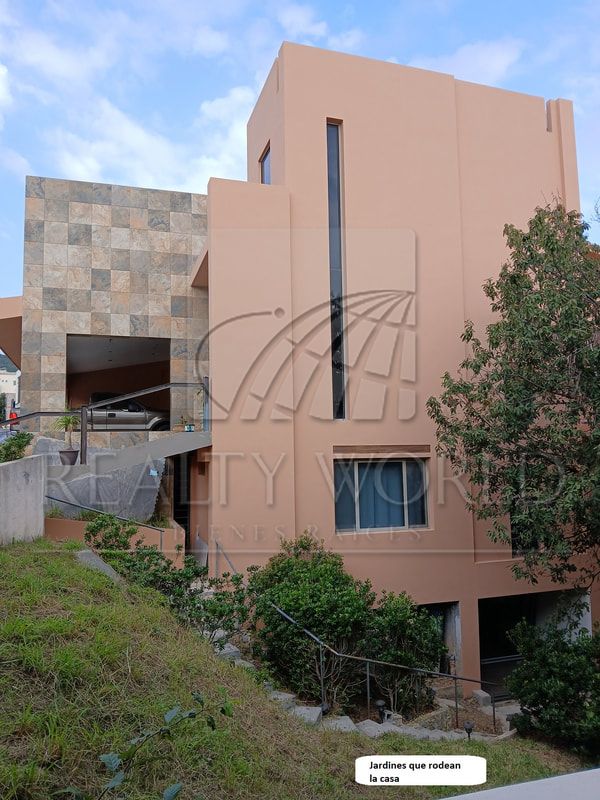 Casa en Venta en Sierra Alta 8