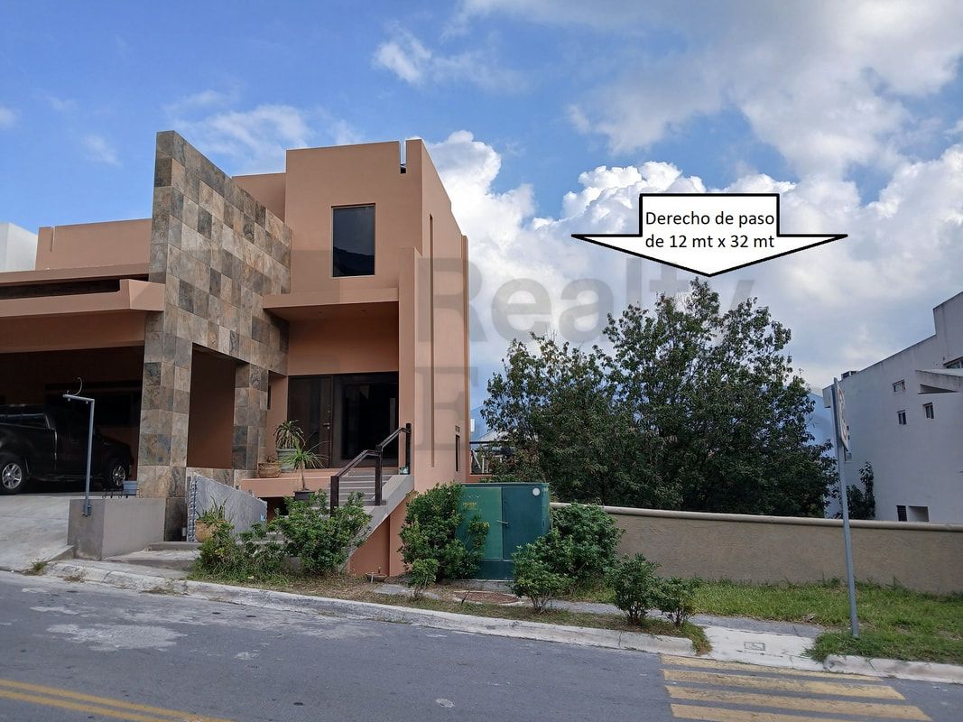 Casa en Venta en Sierra Alta 8