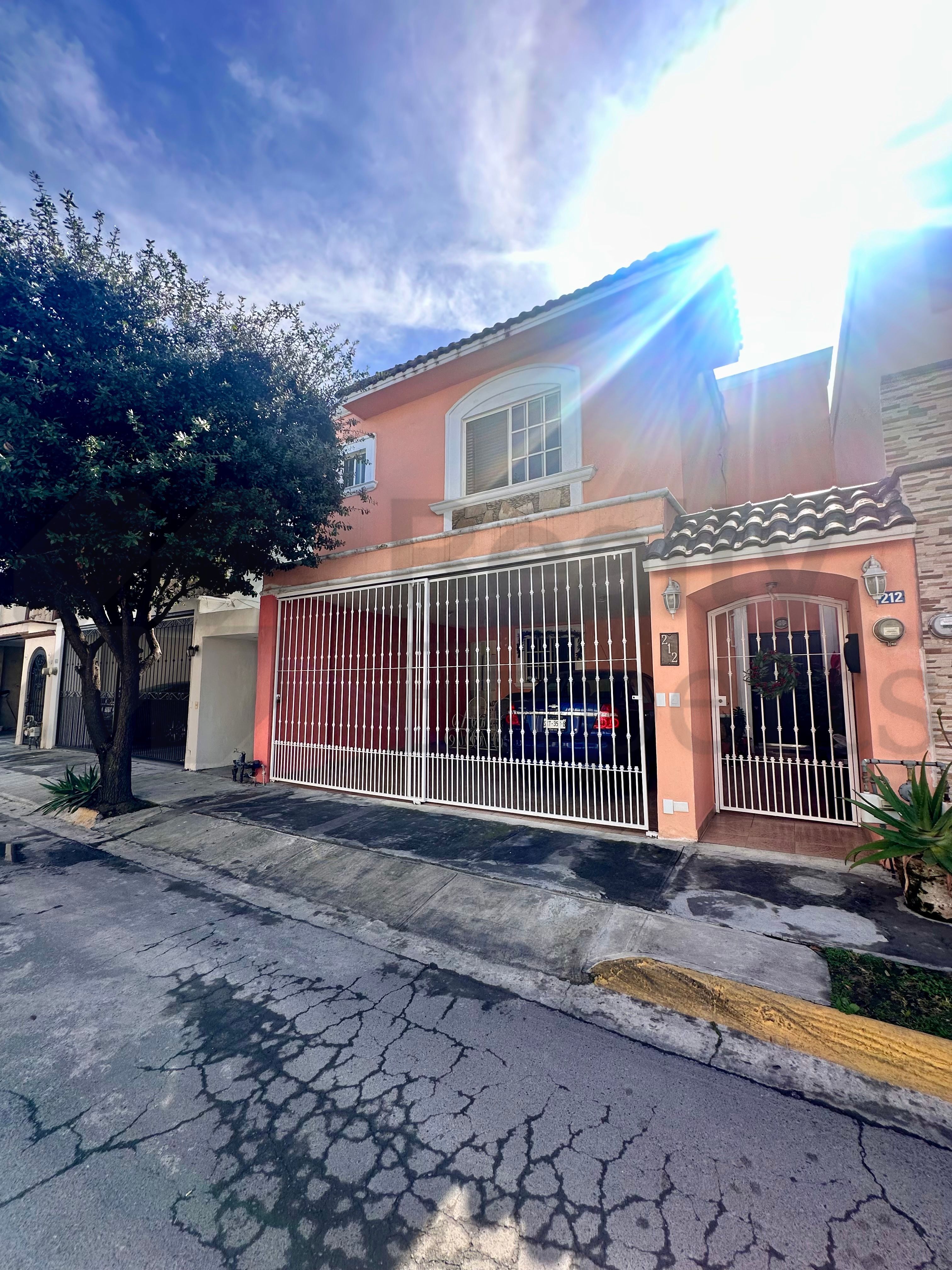 Casa en Venta en Privadas de Anáhuac Sector Francés