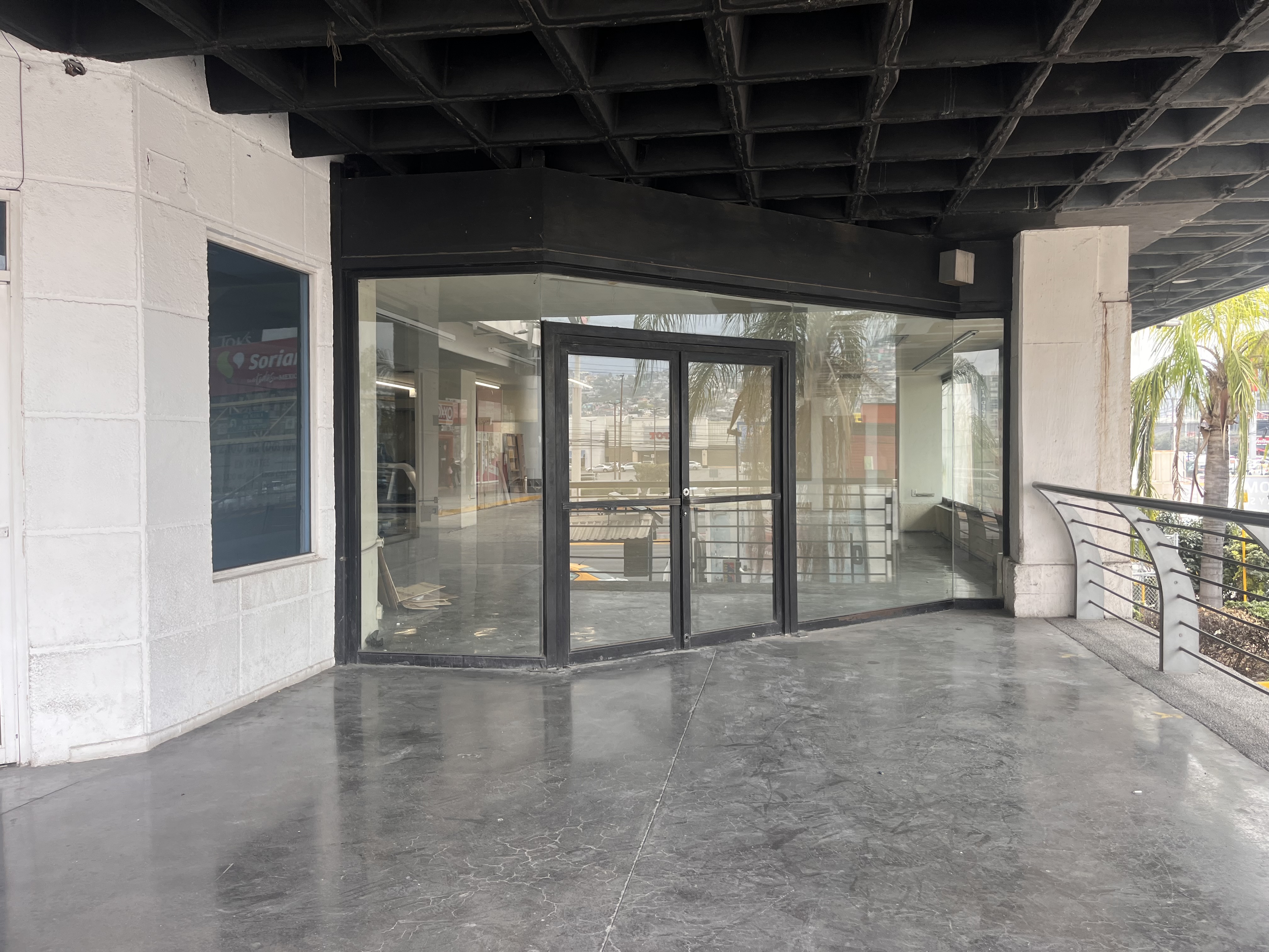 Local en Renta en Contry