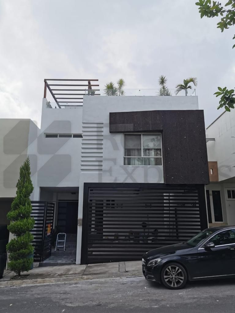 Casa en Renta en Cumbres Providencia