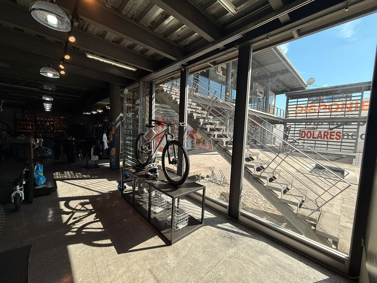 Local en Renta en Cumbres 4to. Sector