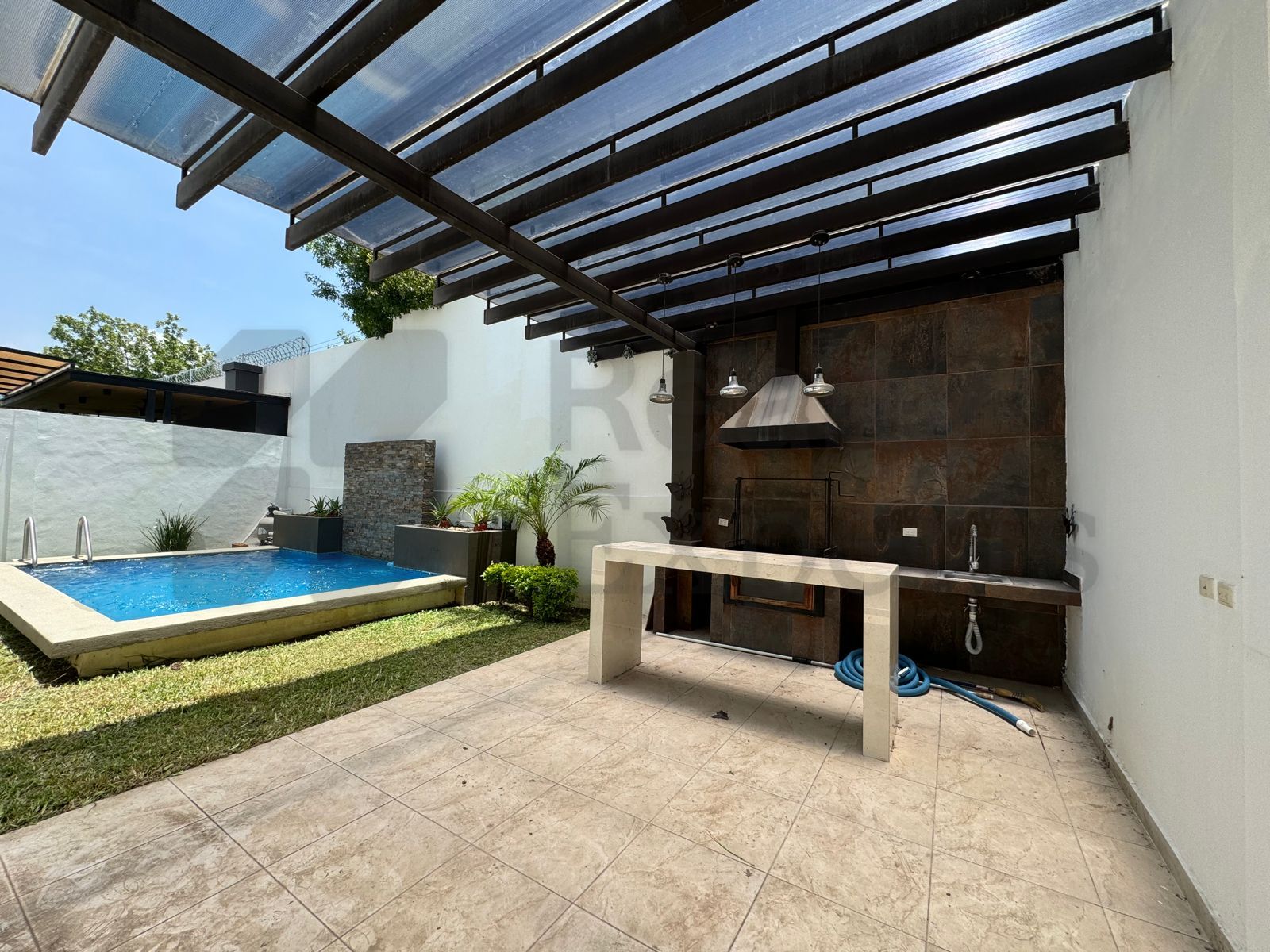 Casa en Renta en Montealbán Residencial