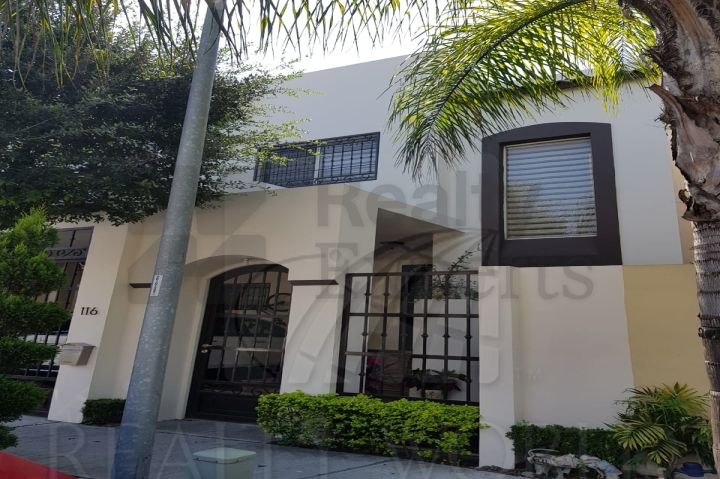 Casa en Venta en Bosques de las Cumbres