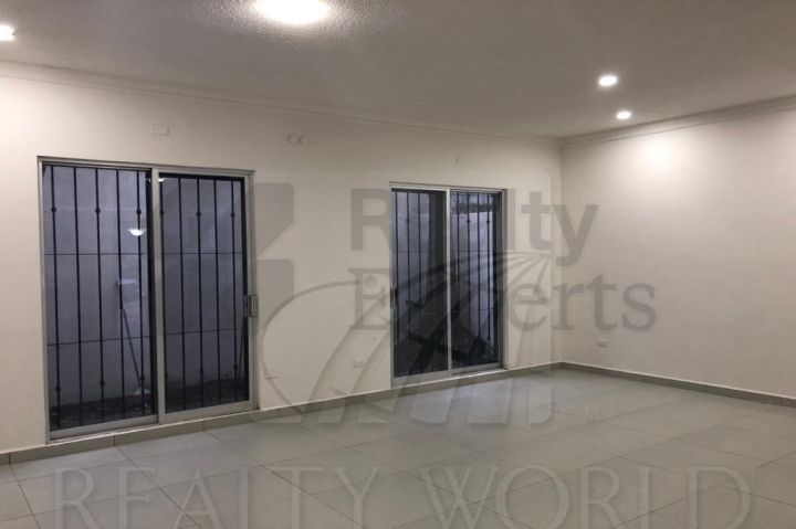 Casa en Venta en Cumbres Oro Sector Regency