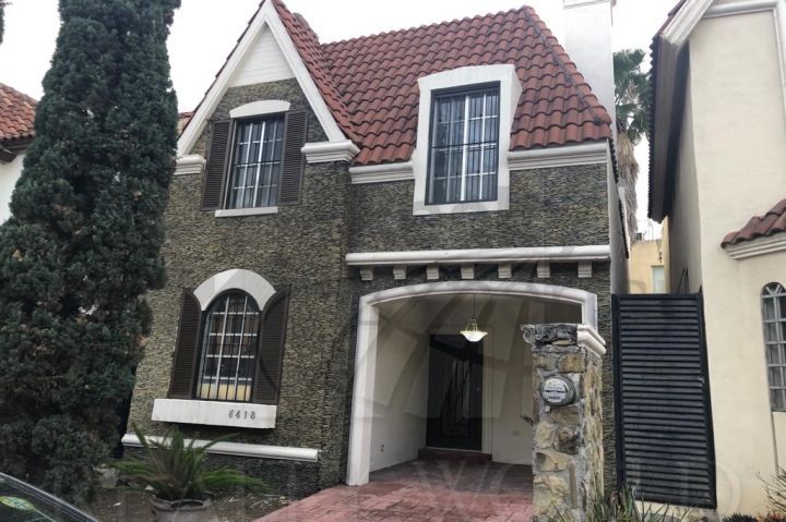 Casa en Venta en Cumbres Oro Sector Regency