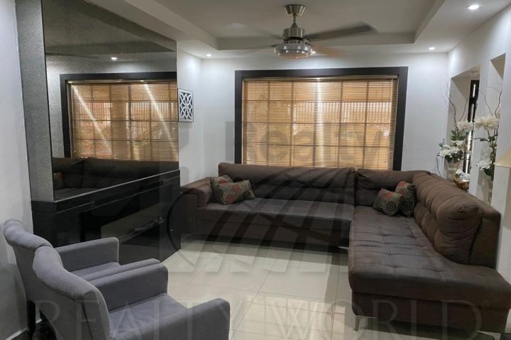 Casa en Venta en Jardines de Anáhuac