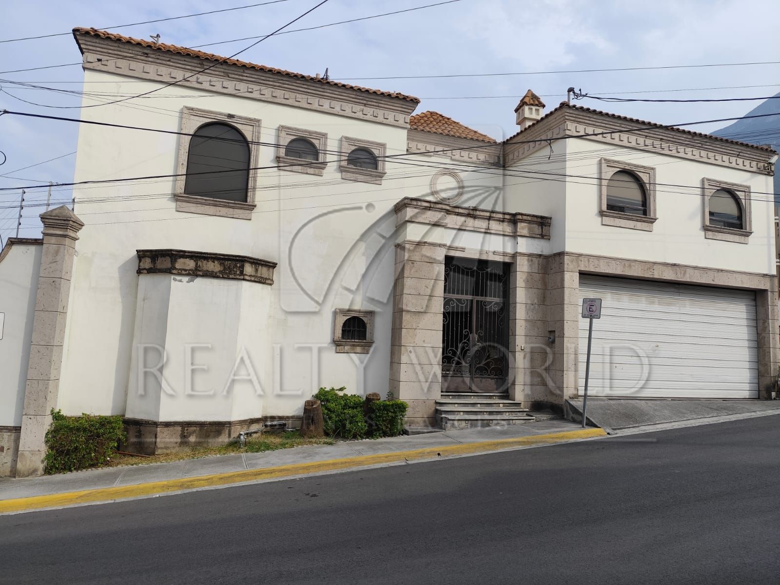 Casa en Venta en Cumbres 6to Sector 