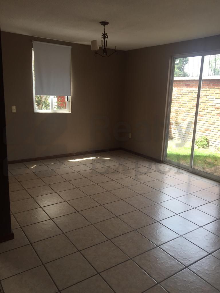Casa en Renta en San Salvador Tizatlalli