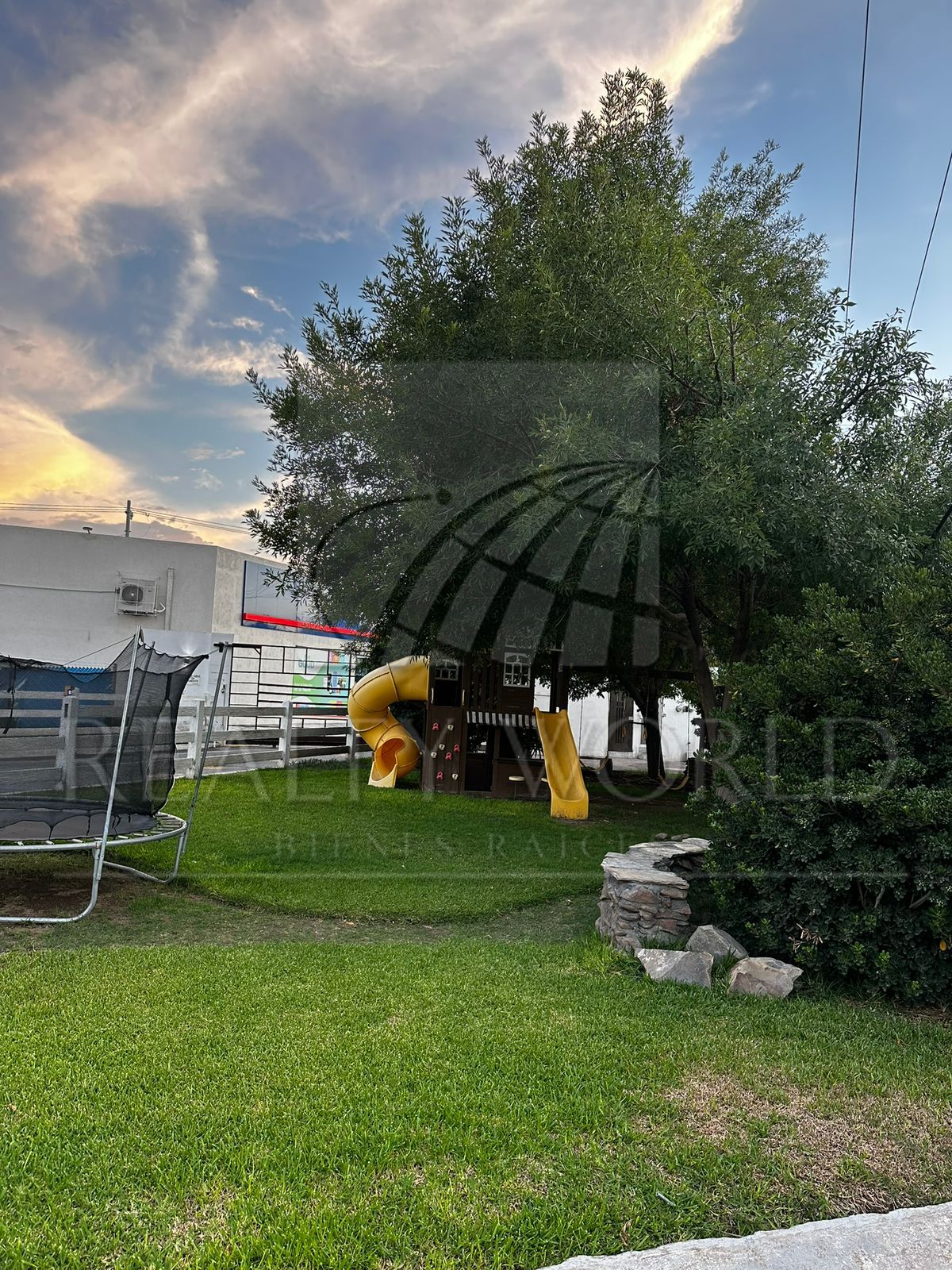 Casa en Renta en JARDINES DEL CAMPESTRE 