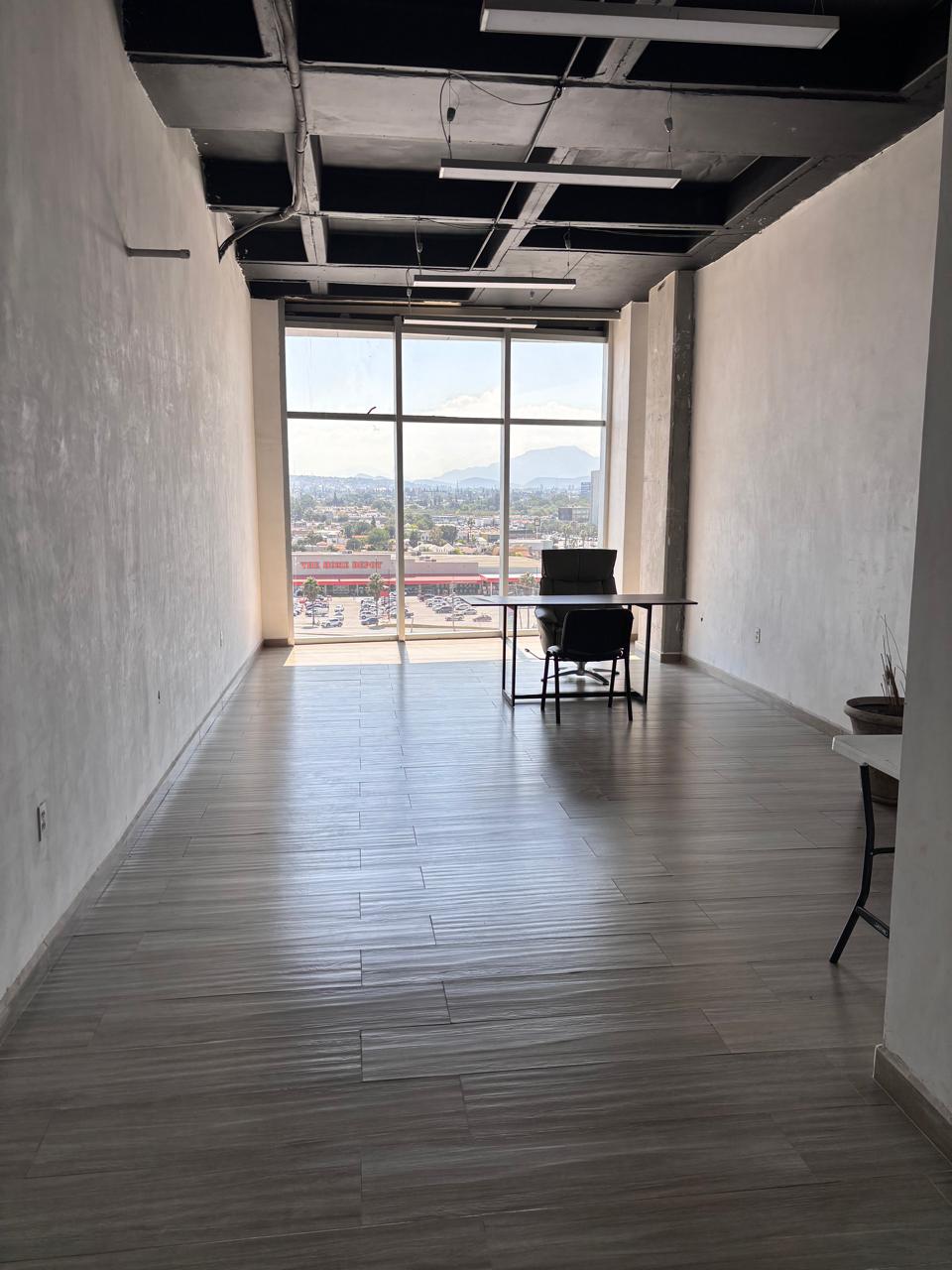 Oficina en Renta en Lagos Continental