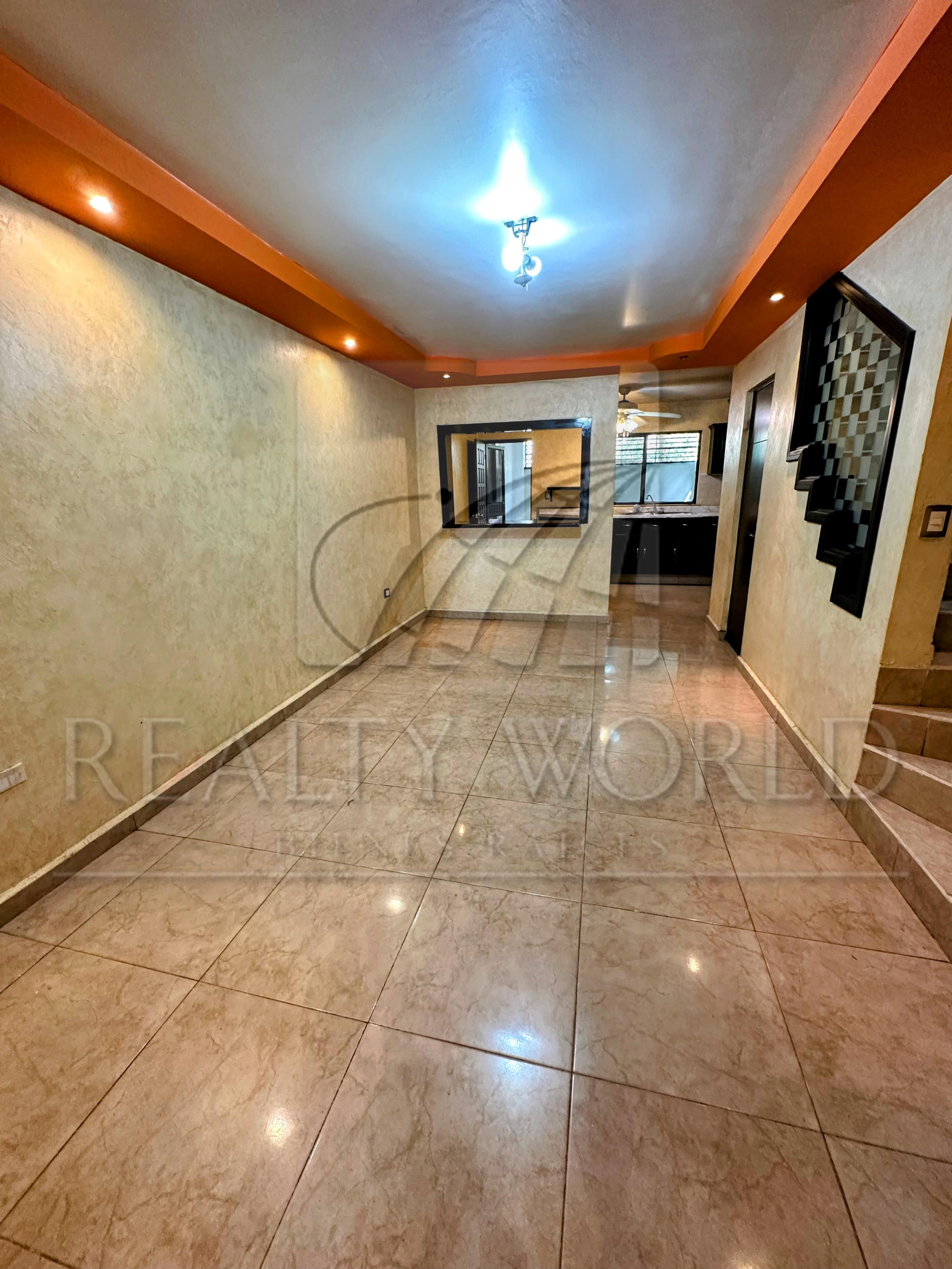 Casa en Renta en Valle de las Cumbres Primer Sector