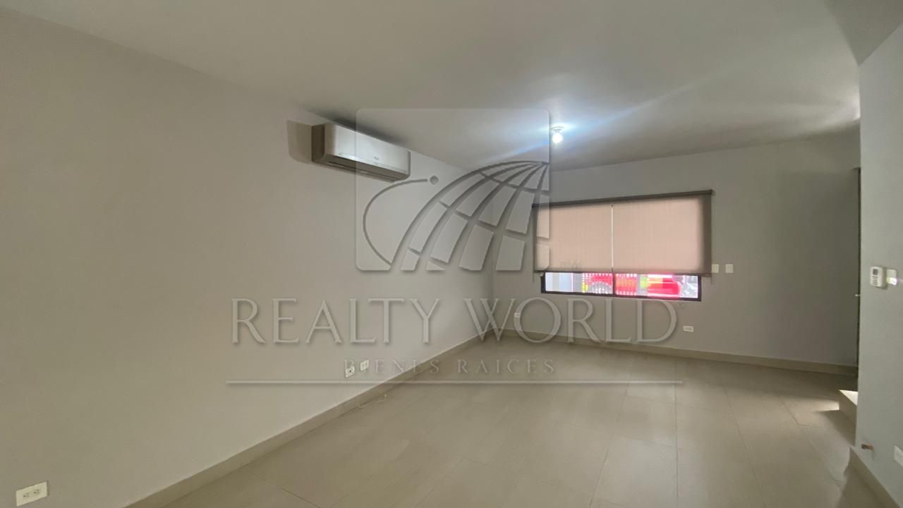 Casa en Renta en Cumbres Crisanto
